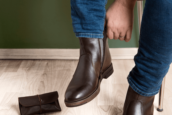 Cum îngrijești corect o pereche de ghete pentru bărbați din piele pentru a o păstra ca nouă    